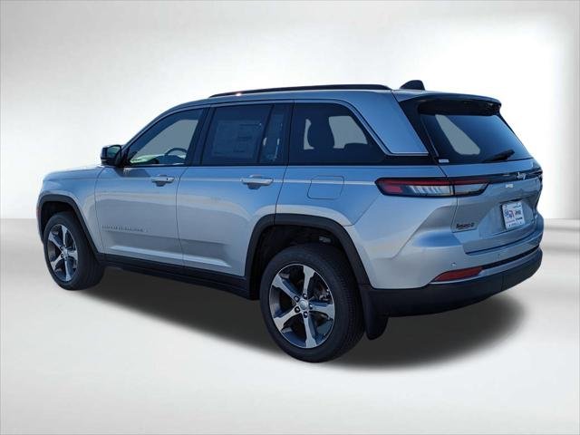New 2026 Silver Zynith Exterior Paint Jeep Limited image 32