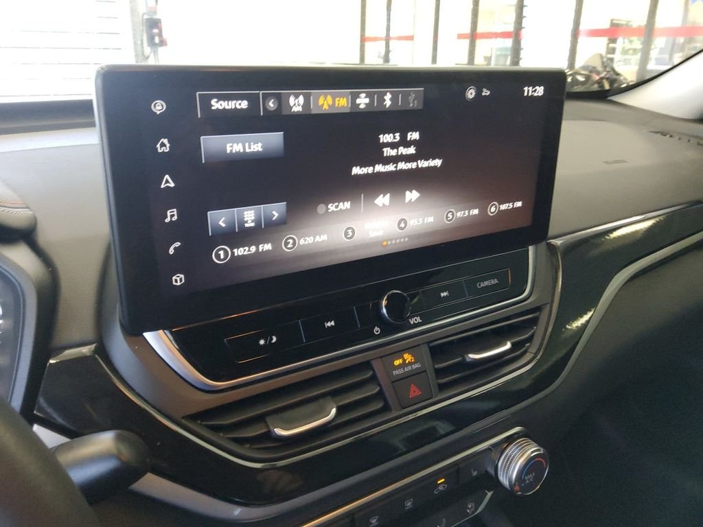 Used 2024 Black Nissan 2.5 SR image 11