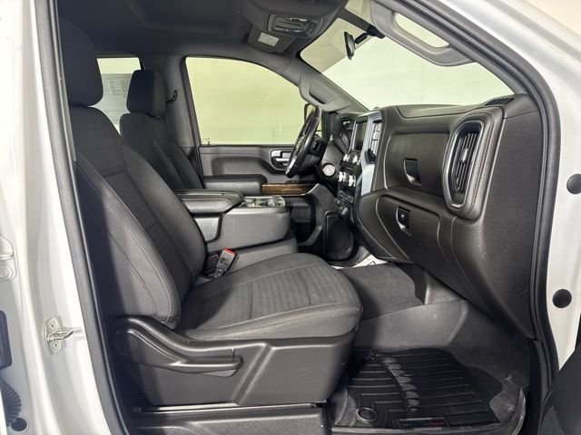 Used 2022 White GMC SLE image 4
