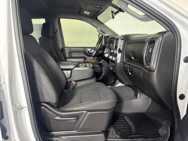 Used 2022 White GMC SLE image 4