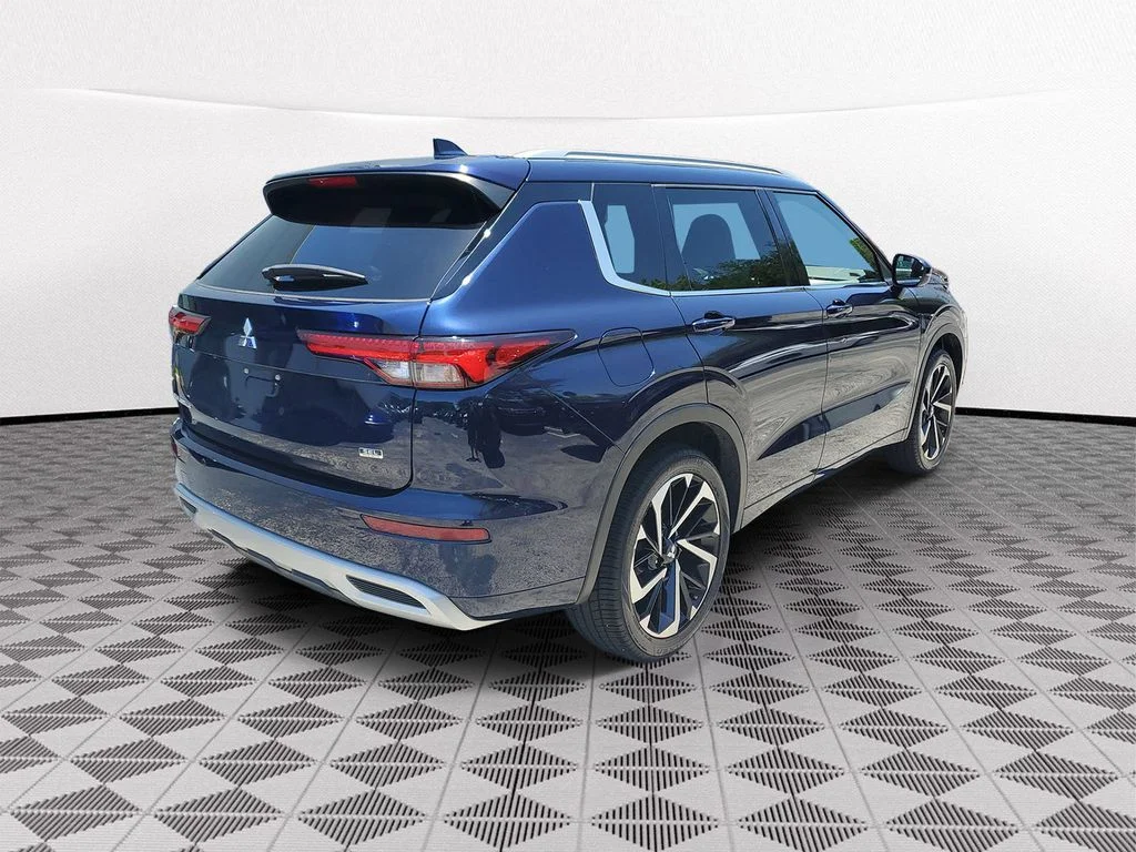Used 2022  Mitsubishi SEL image 6