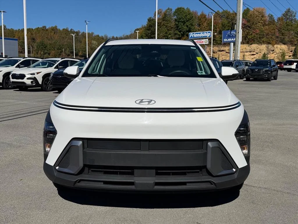 Used 2025 White Hyundai SEL image 16