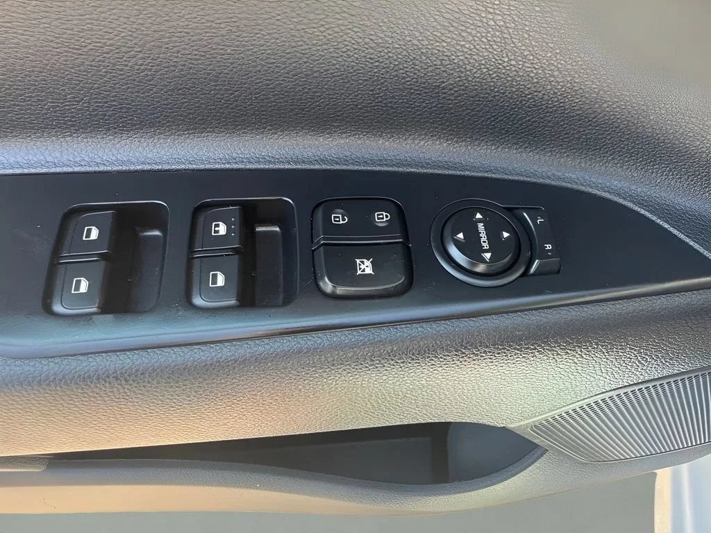 Used 2020  Kia LX image 24