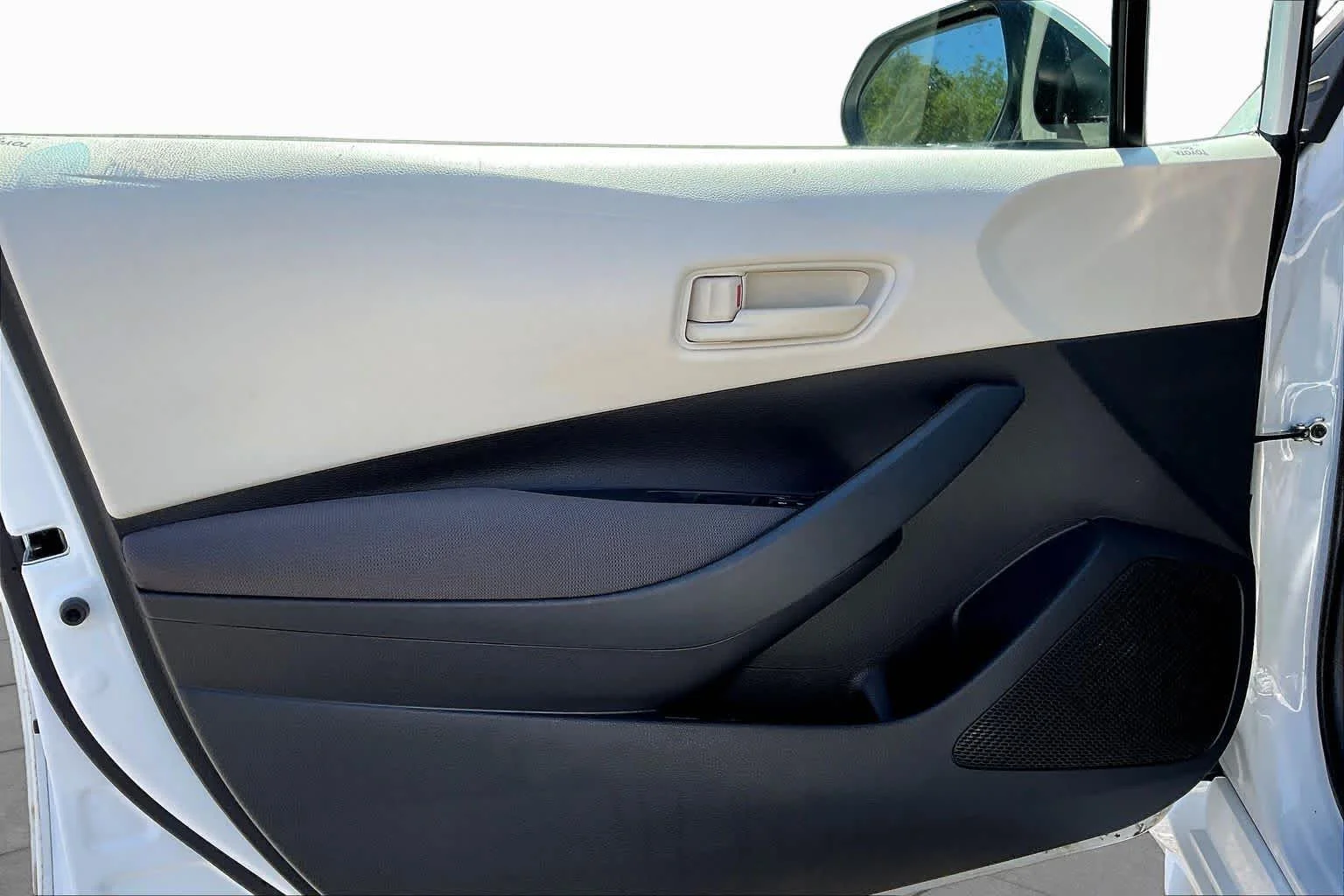 Used 2024 Ice Cap Toyota LE image 21