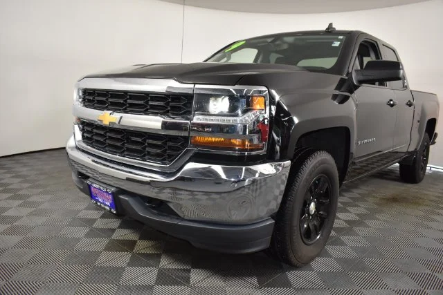 Used 2019 Black Chevrolet LT image 3