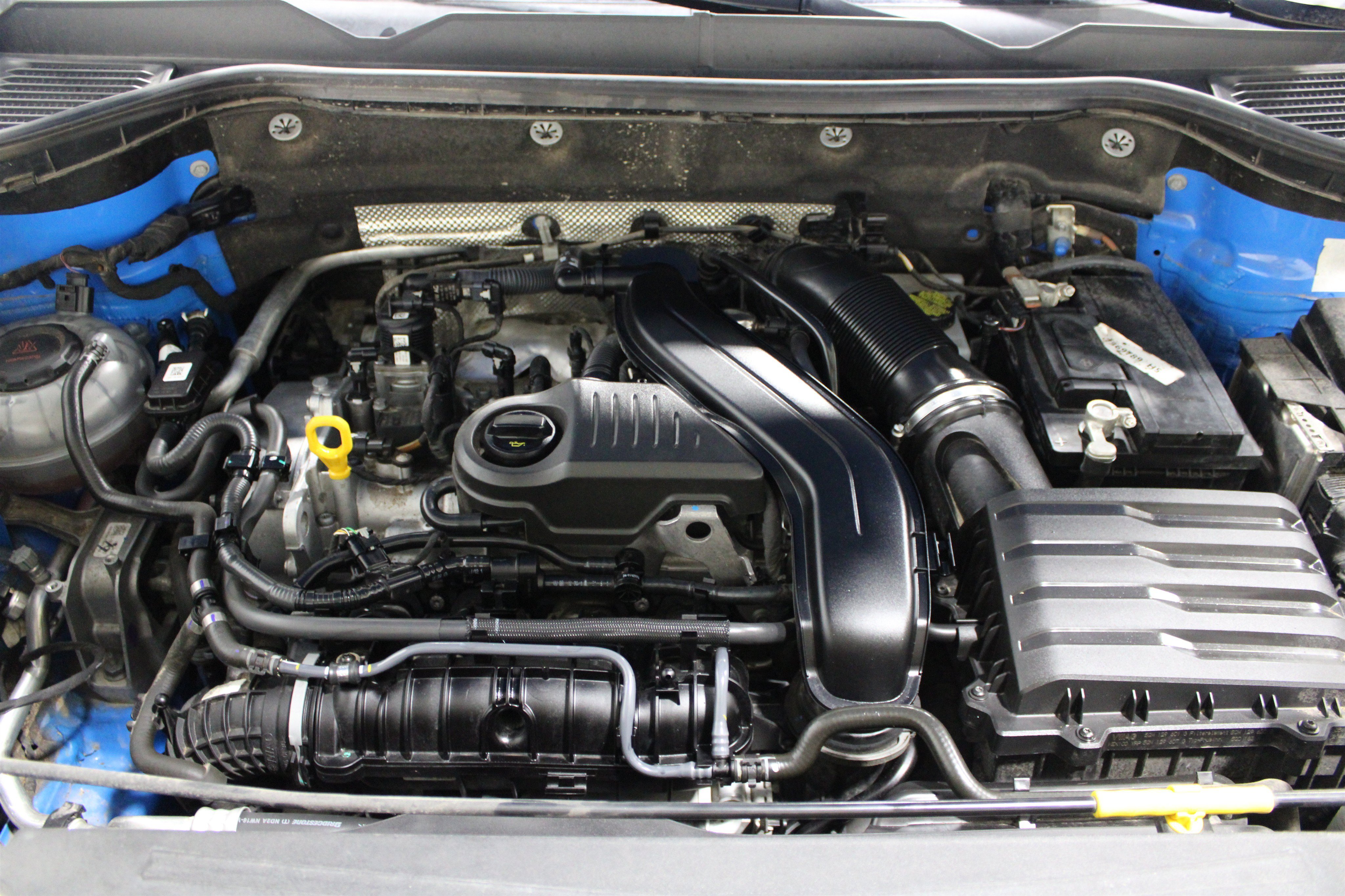 Used 2022 Blue Volkswagen SE image 38