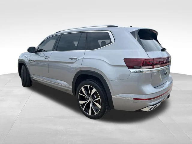 Used 2025  Volkswagen 2.0T SEL Premium R-Line image 4