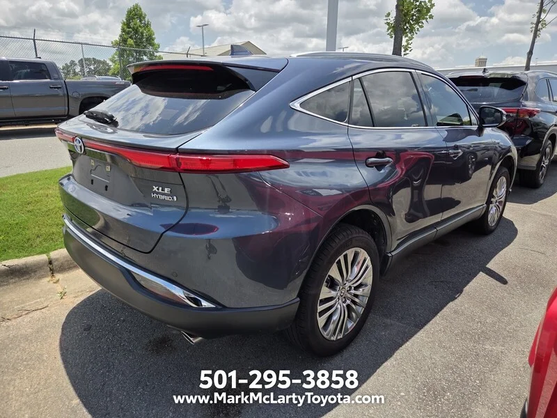 Used 2021 GRAY TOYOTA XLE AWD image 9