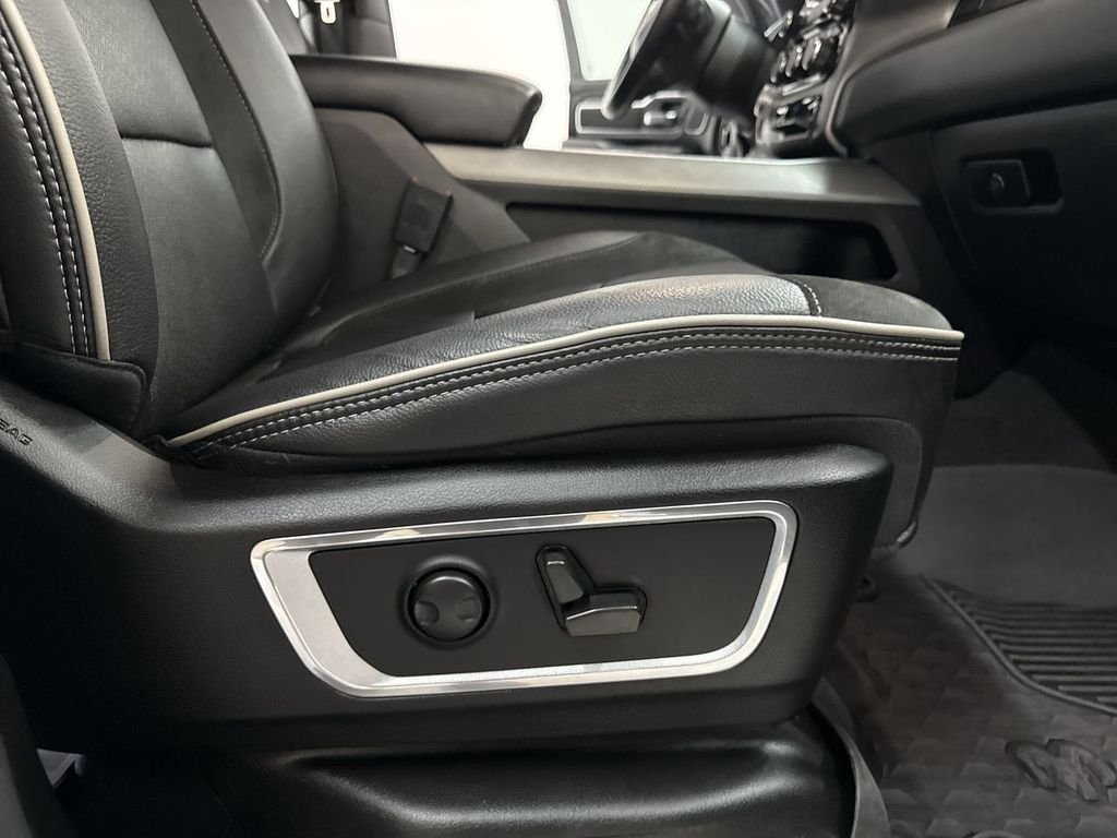 Used 2022 Diamond Black Ram Laramie image 19