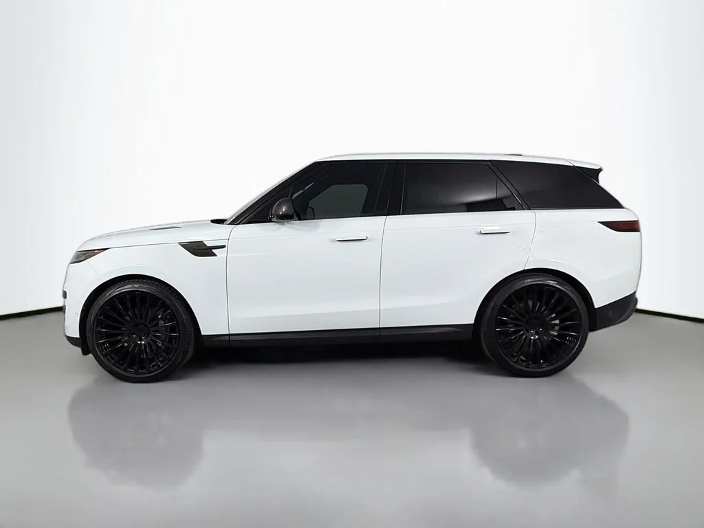 New 2026 Fuji White Land Rover SE image 8