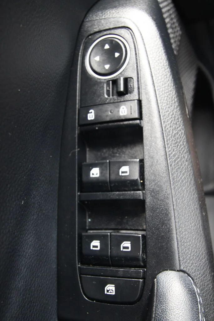 Used 2023 Orange Kia S image 23