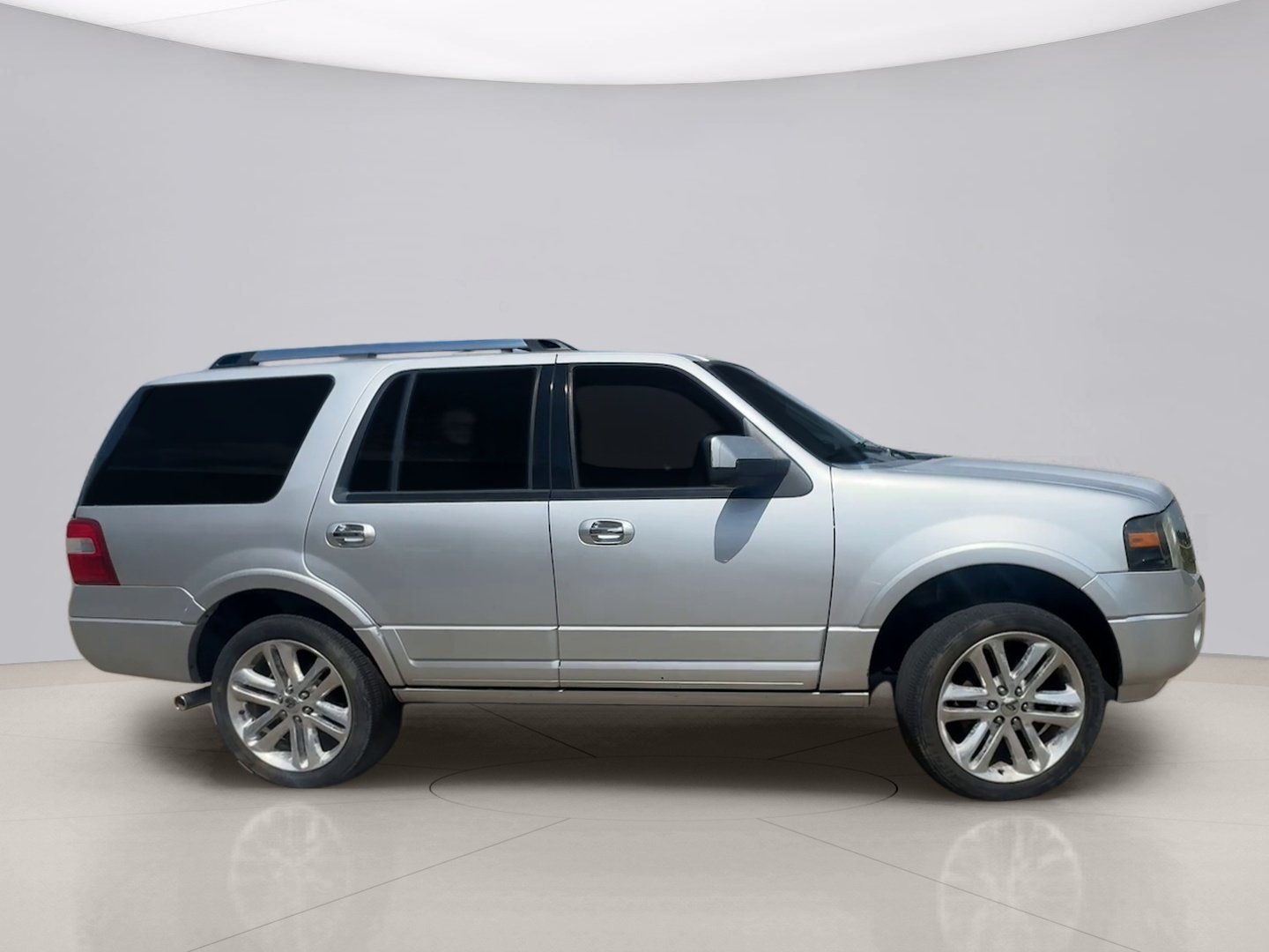 Used 2014 Silver Ford LIMITED image 6