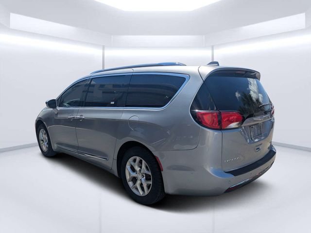Used 2020 Silver Chrysler Limited image 5