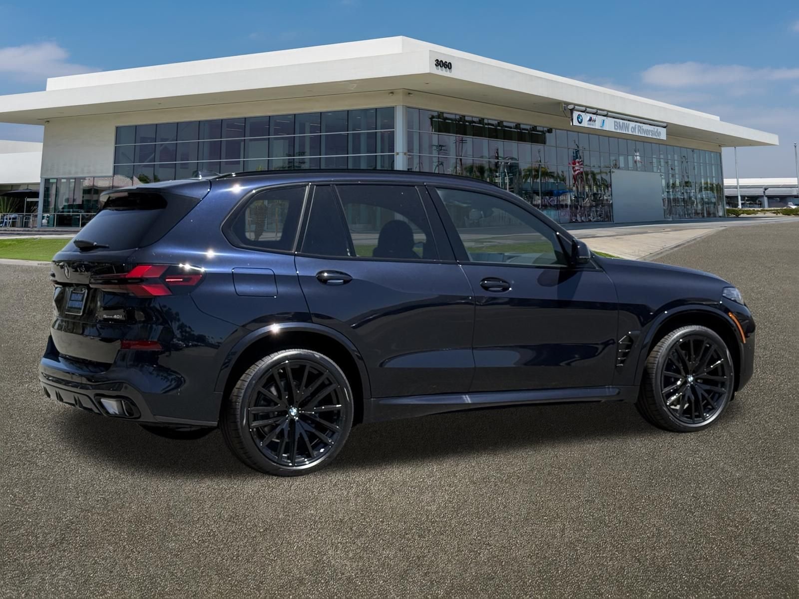 New 2026 Carbon Black Metallic BMW sDrive40i image 11