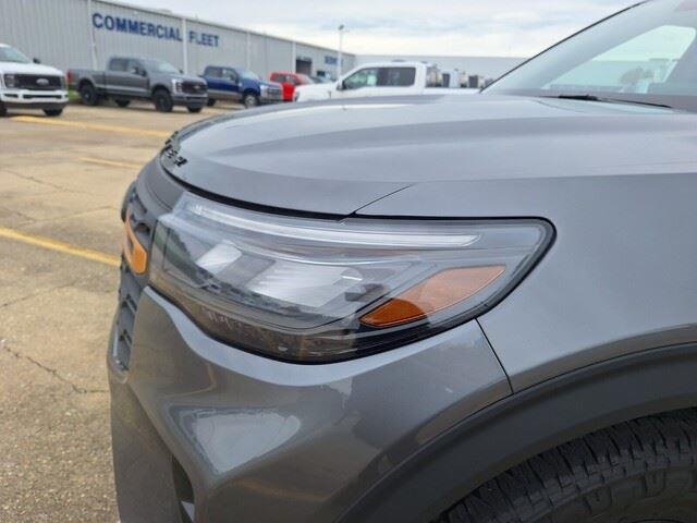 New 2026 Carbonized Gray Metallic Ford Tremor® image 24