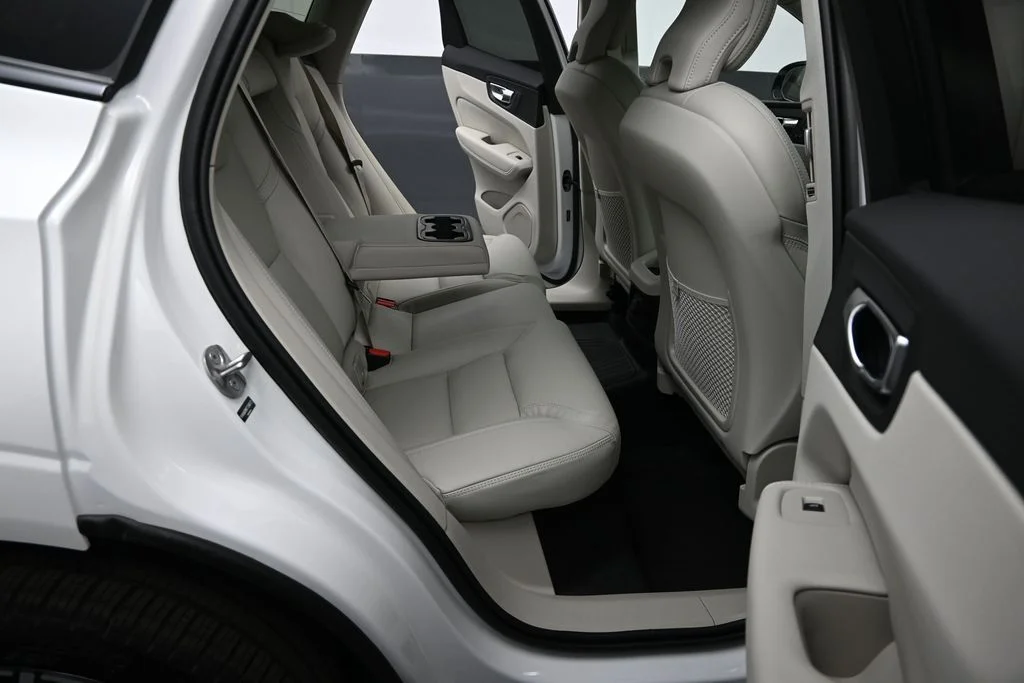 New 2026 Crystal White Volvo T8 Ultra image 15