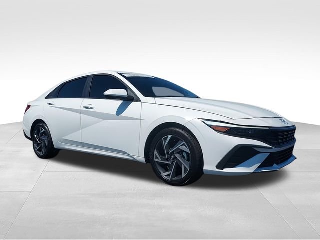 Used 2025 White Hyundai SE image 2