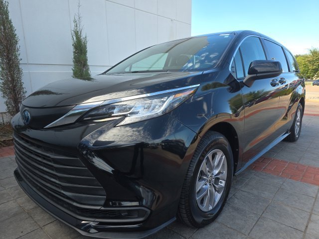 2022 Toyota Sienna LE