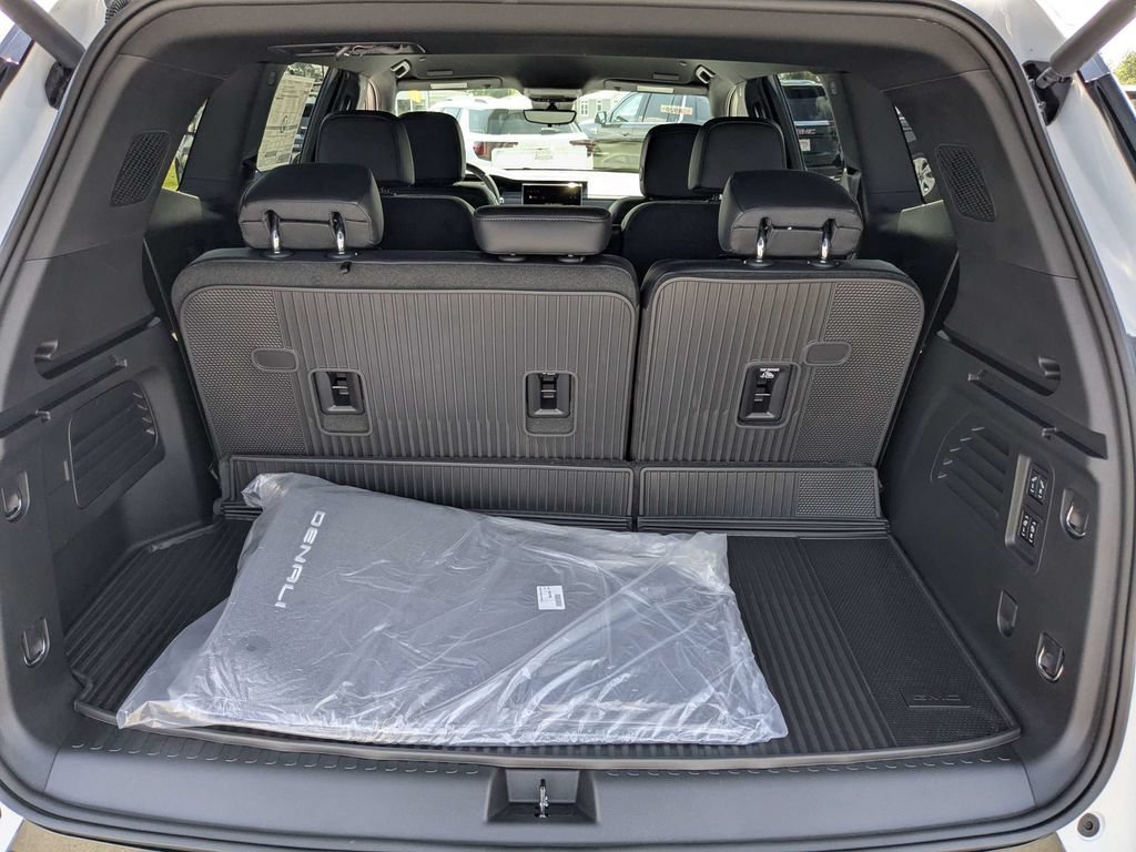 2026 GMC Acadia Denali - Photo 13