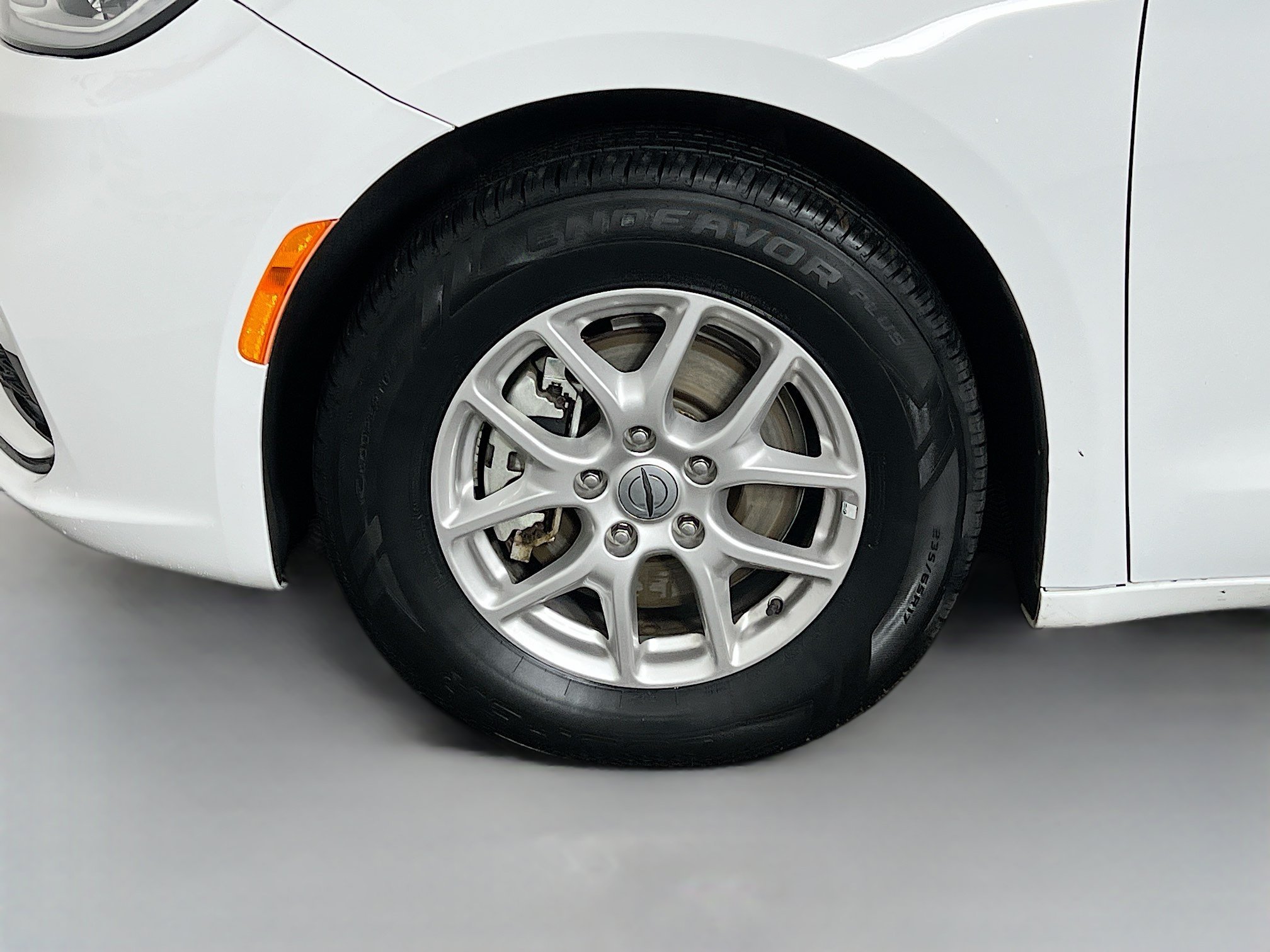 Used 2024 Bright White Clearcoat Chrysler TOURING L image 10