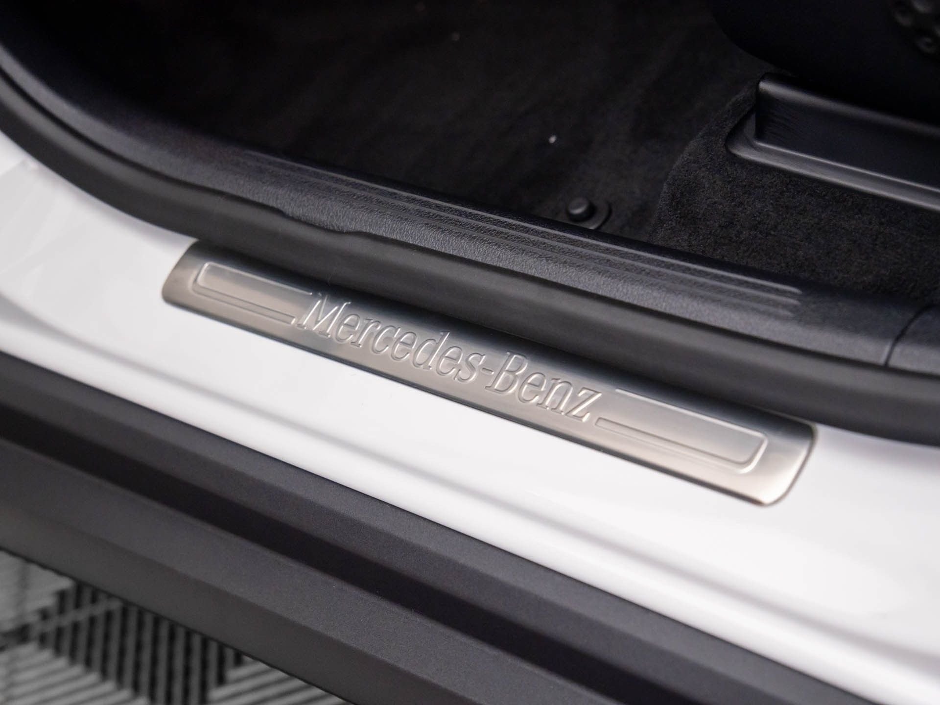 New 2026 White Mercedes-Benz GLC 300 image 13