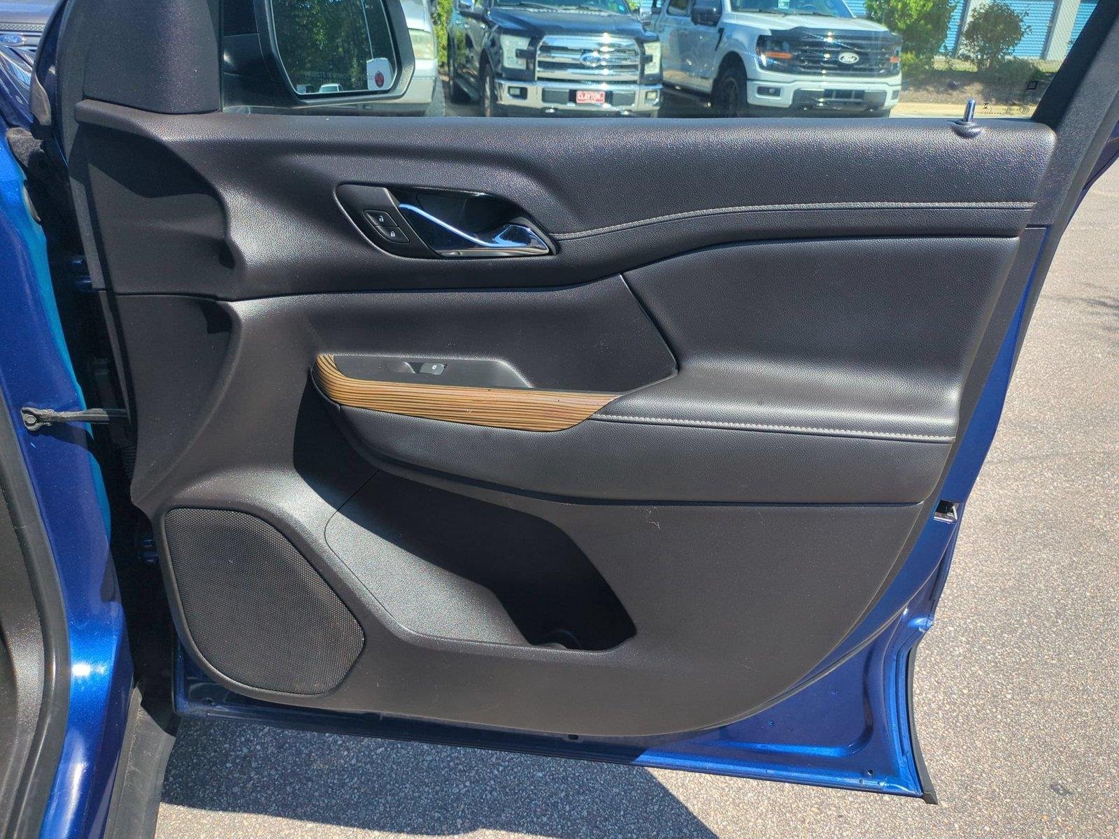 Used 2023 Ultra Blue Metallic GMC SLE image 35