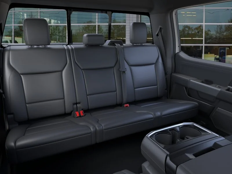 New 2025 Oxford White Ford XLT image 11