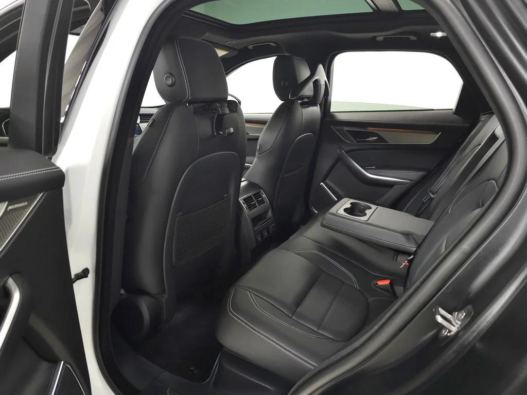 Used 2025  Jaguar P250 R-Dynamic S image 36