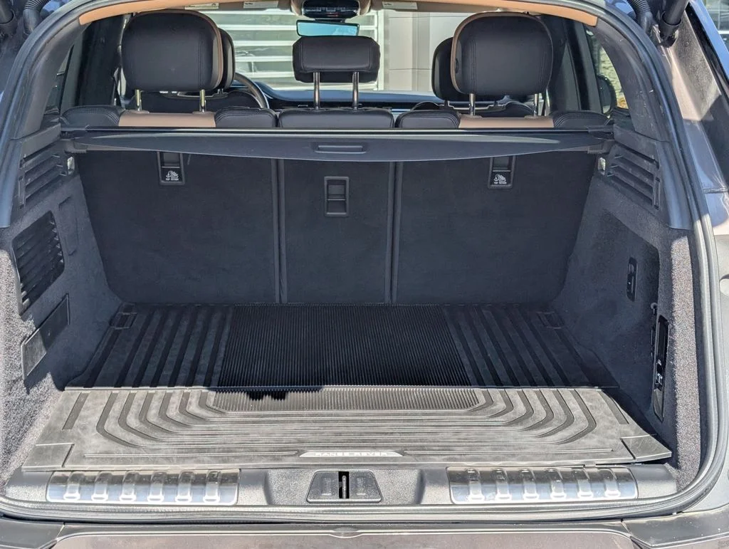 Certified Used 2025 Gray Land Rover Dynamic SE image 31