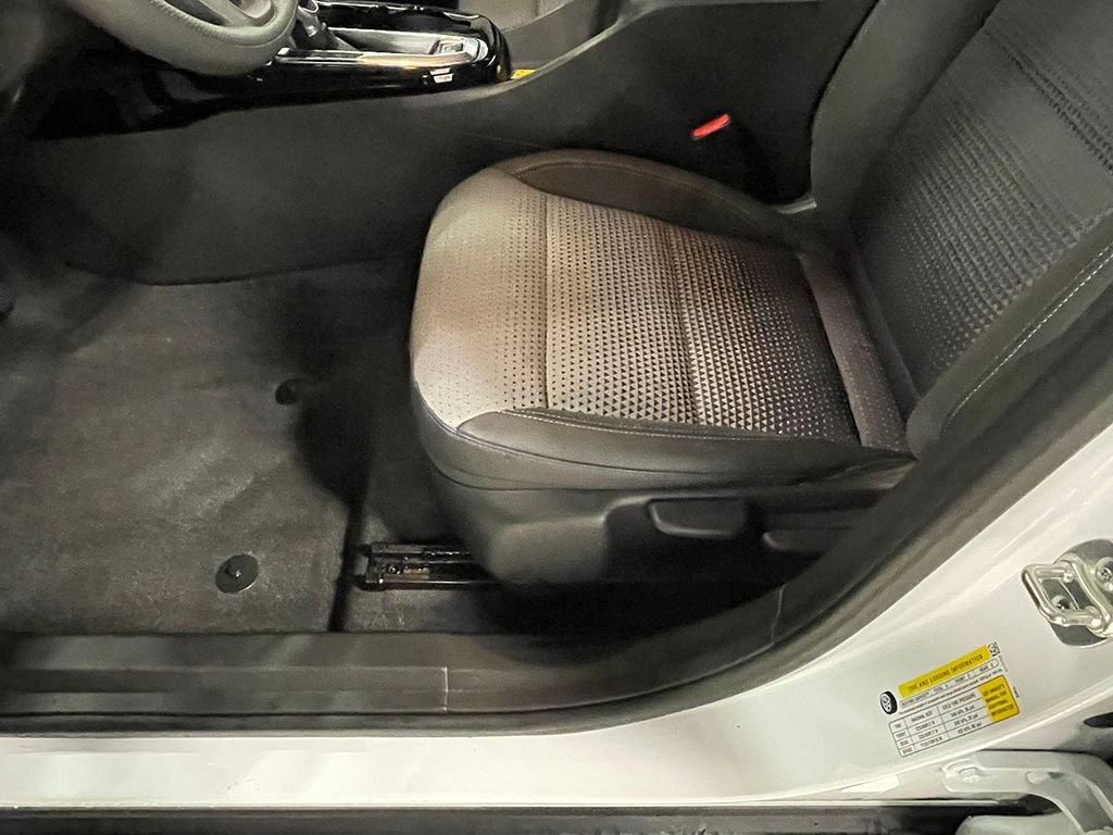 Used 2025 White Chevrolet LT image 21