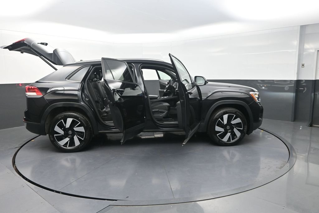 Used 2026  Volkswagen SE w/Technology image 39