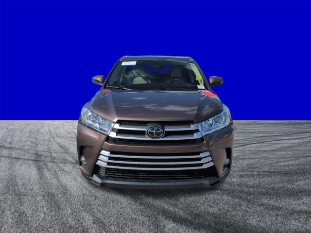 Certified Used 2019 Walnut Toyota XLE image 9