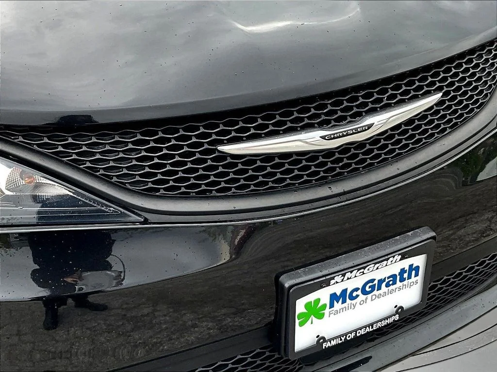 Used 2023 Black Chrysler LX image 34