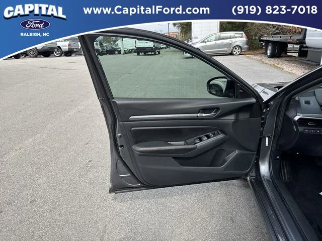 Used 2025 Gray Nissan 2.5 SR image 20