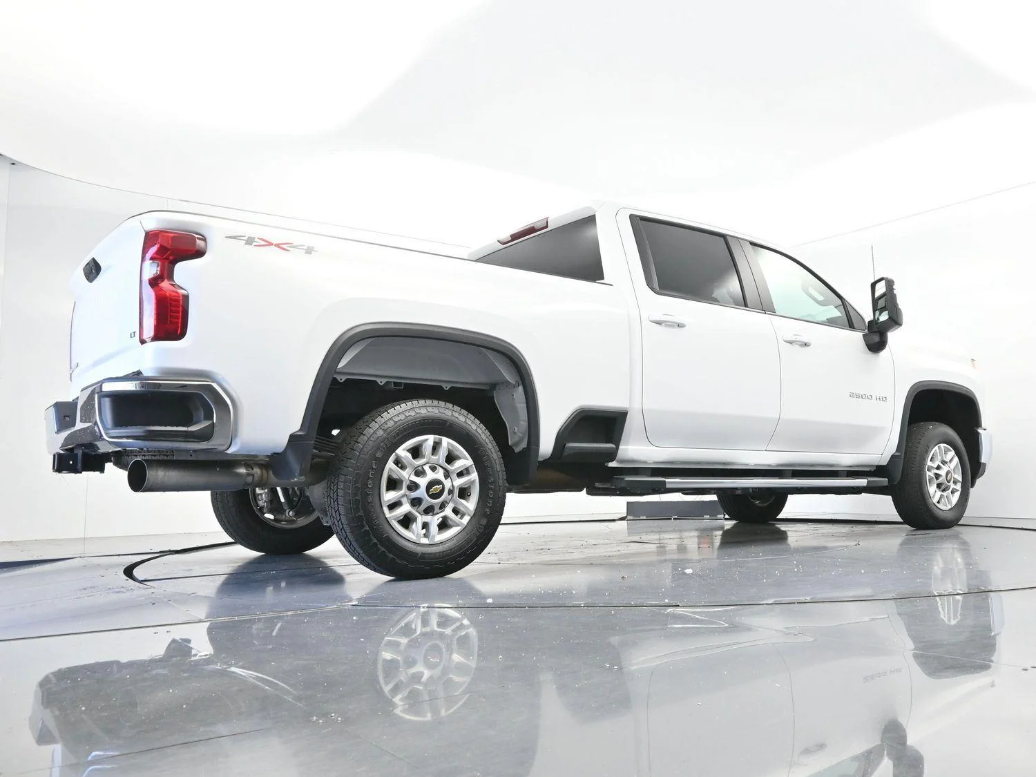 Used 2025 Summit White Chevrolet LT image 50