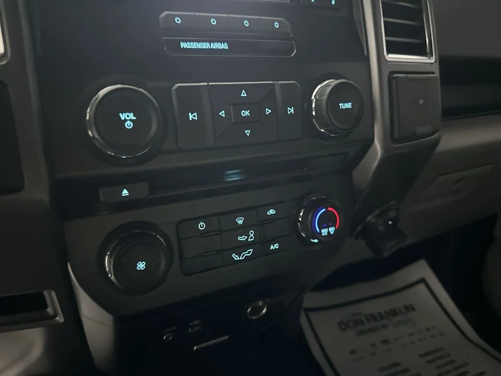 Used 2015 White Ford Lariat image 21