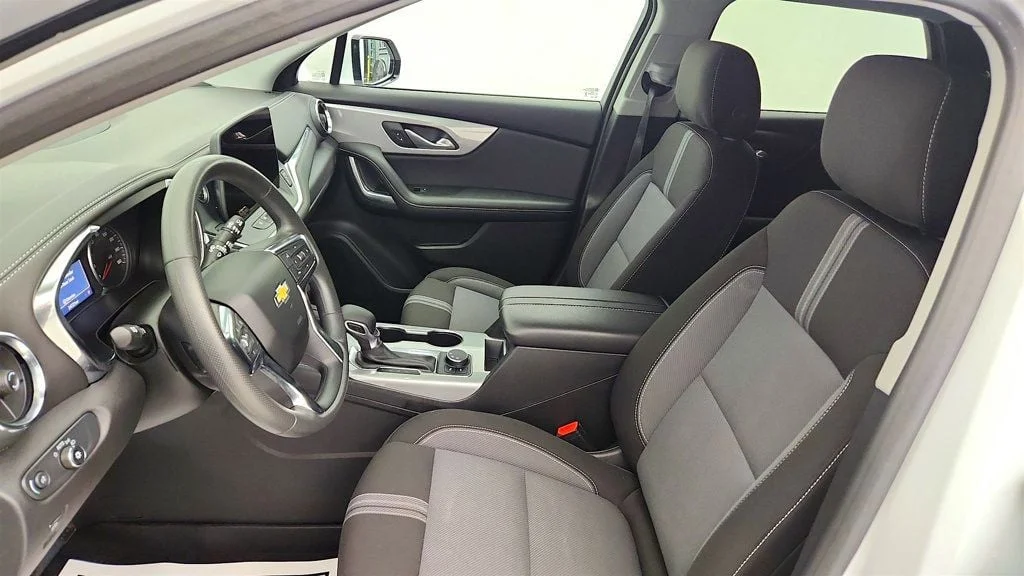 Used 2024 Summit White Chevrolet FWD 4dr 2LT Cloth w/ Convenience & Driver Confidence Pkgs image 12