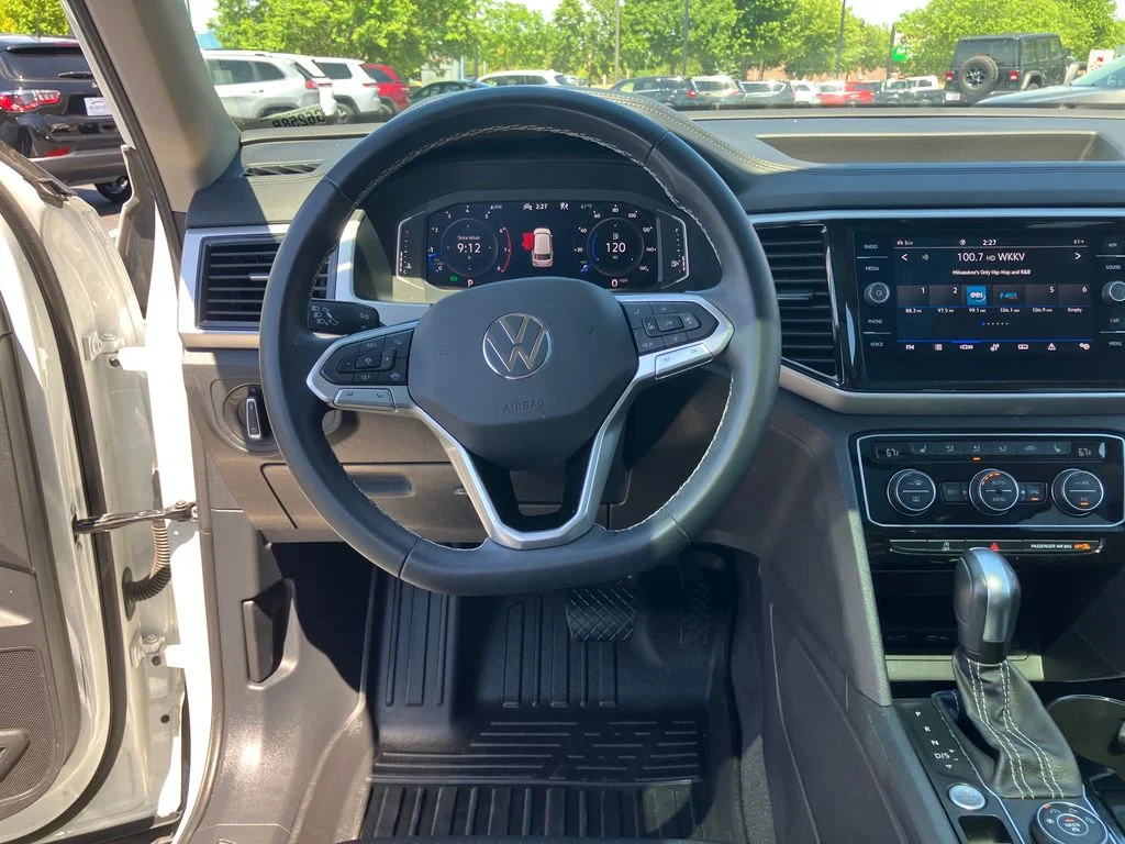 Used 2023 White Volkswagen 2.0T SE w/Technology image 19