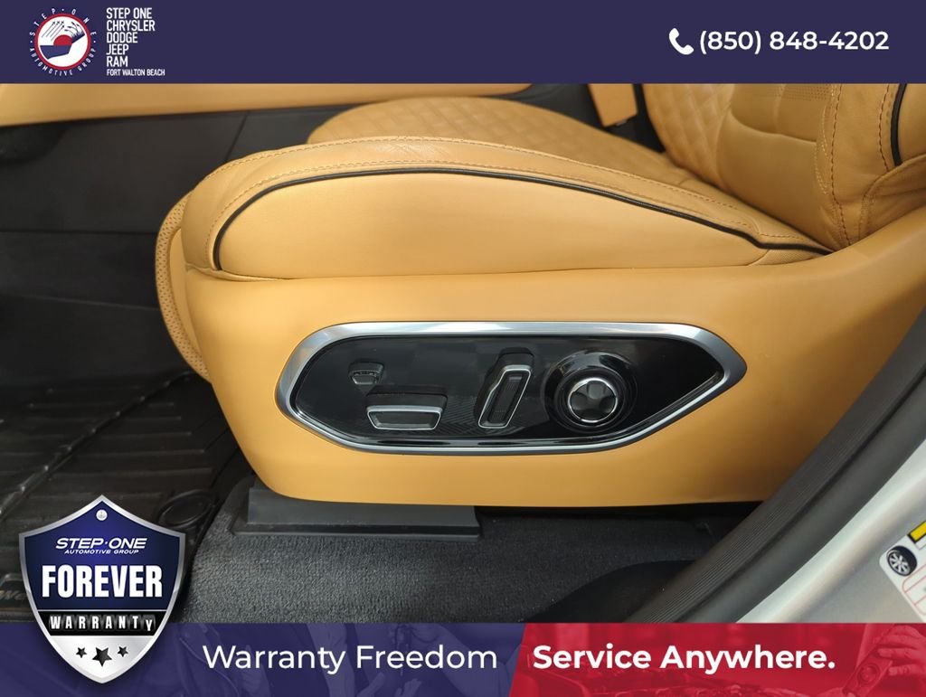 Used 2021 Silver Jeep Summit image 12