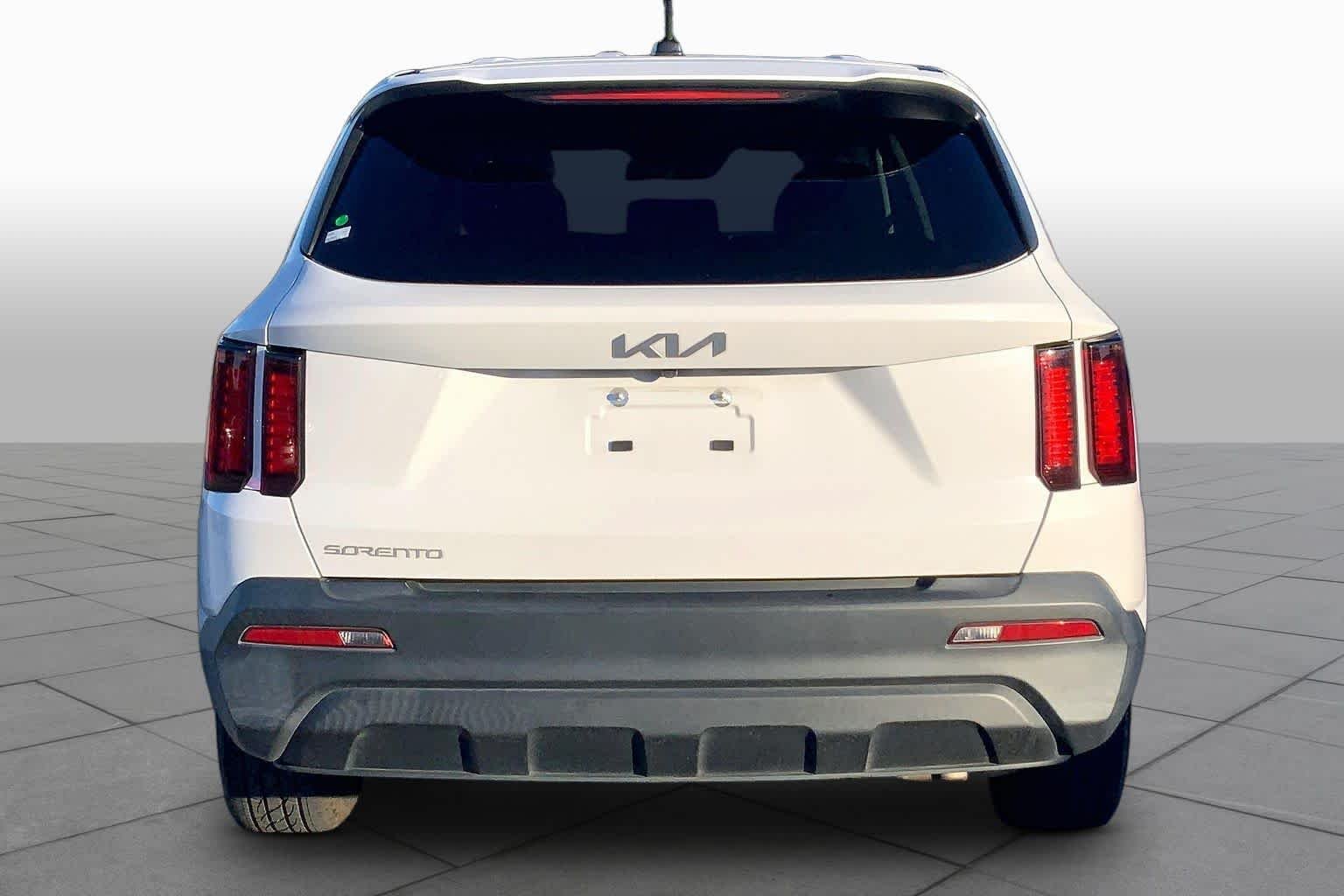 Used 2023 Glacial White Pearl Kia LX image 5