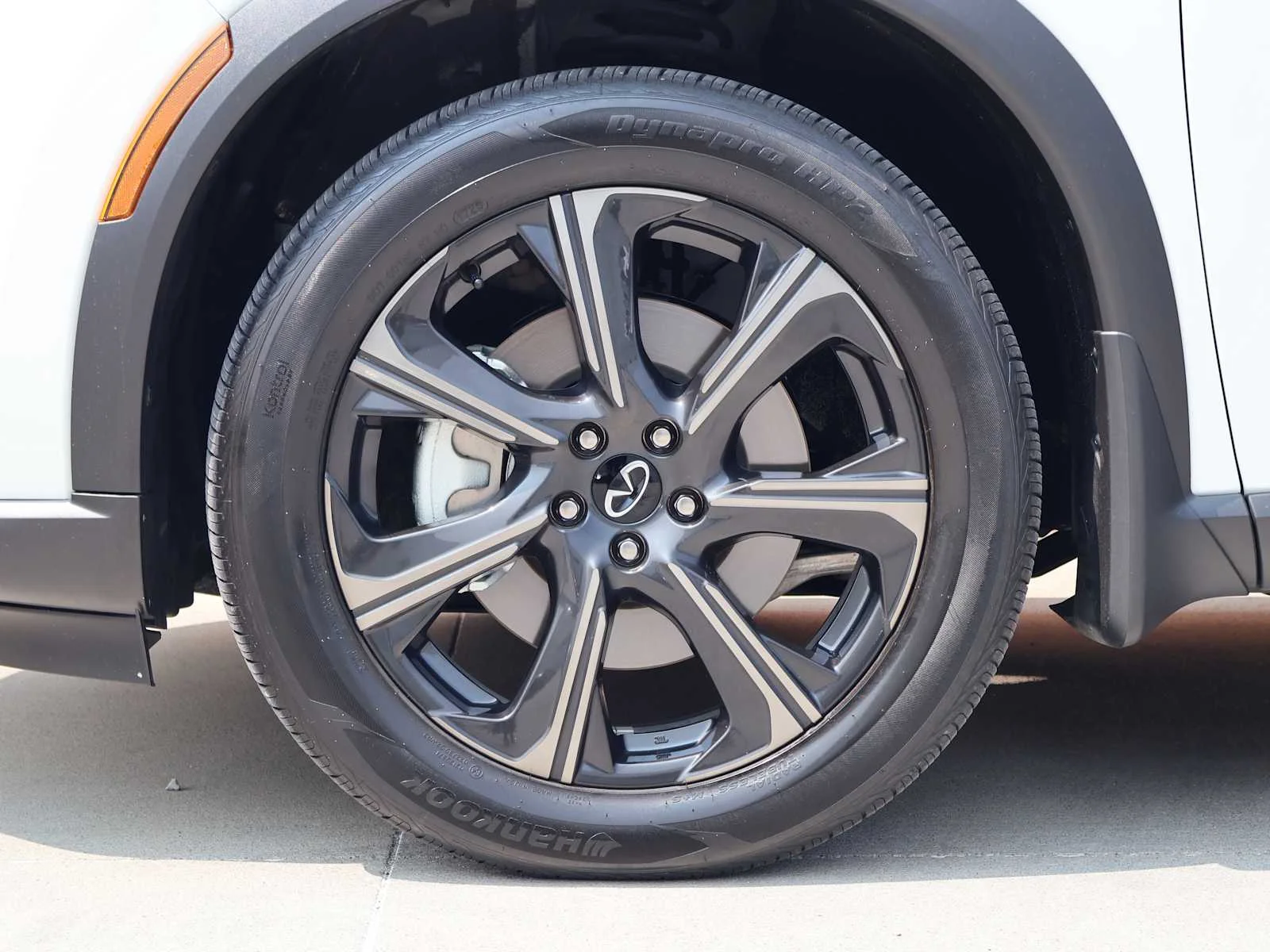 New 2027 2T RAD WHT INFINITI Autograph AWD image 19