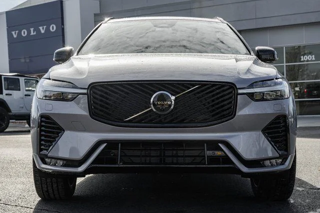 New 2026 Aurora Silver Volvo Plus image 2