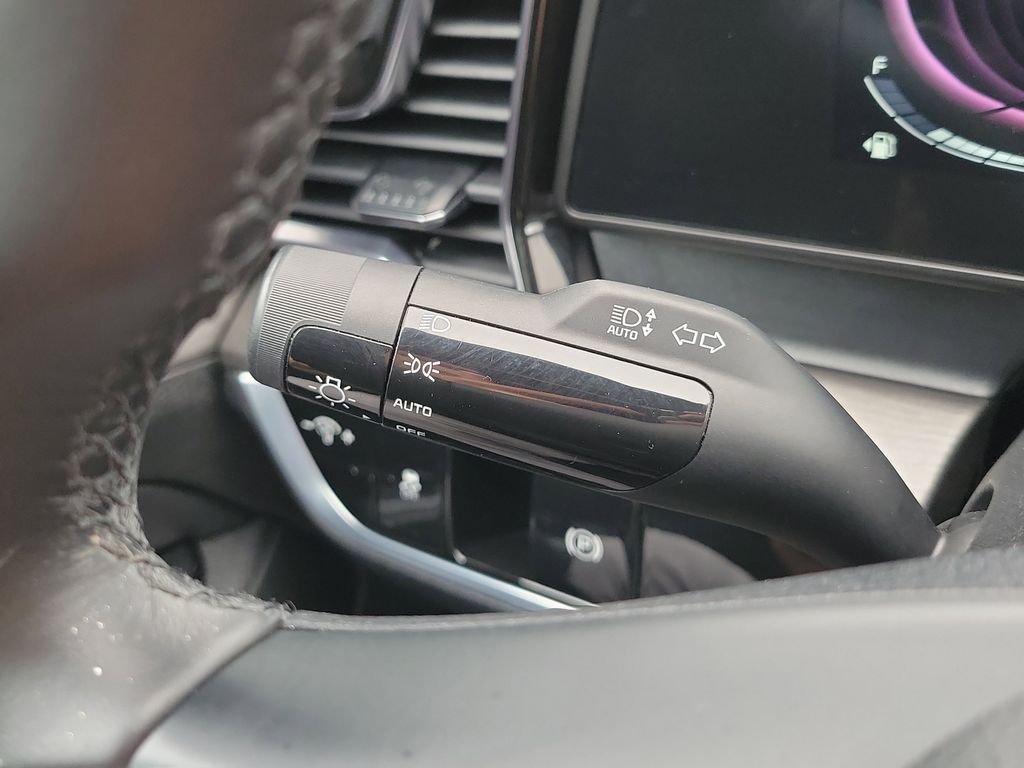 Used 2023 White Kia X-Line image 29