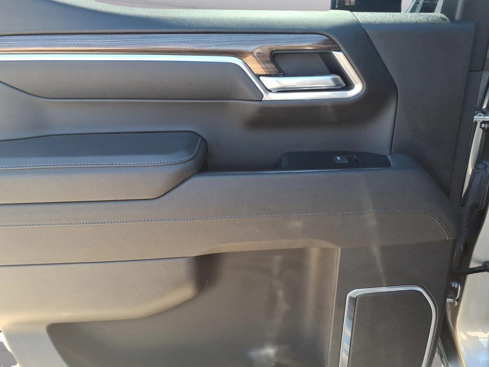 Used 2025 Sterling Gray Metallic Chevrolet LT image 11