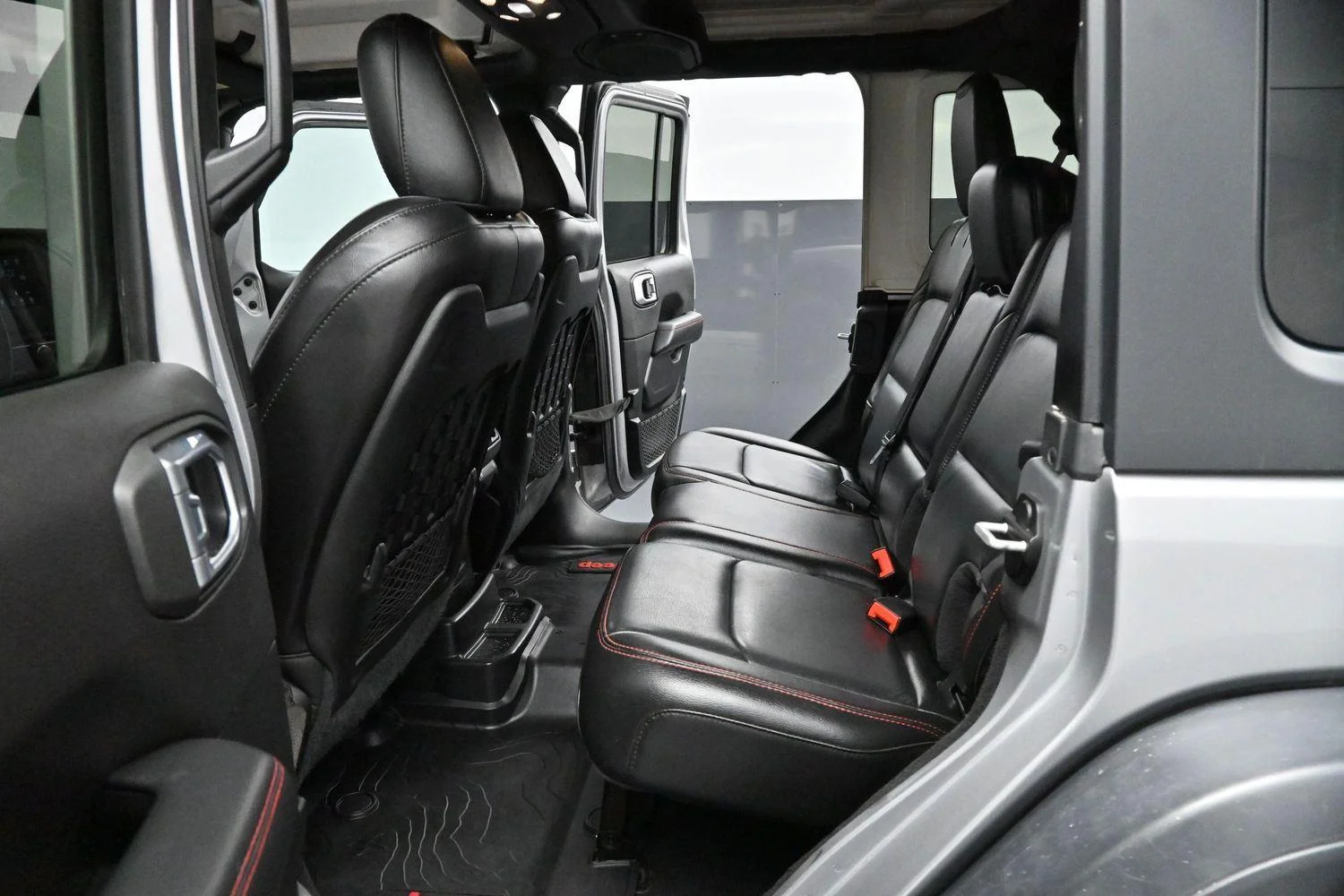 Used 2020 Billet Silver Metallic Clearcoat Jeep Rubicon image 28