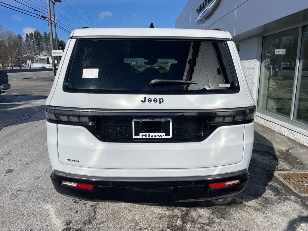 New 2026 Bright White Clear-Coat Exterior Paint Jeep Limited Altitude image 4