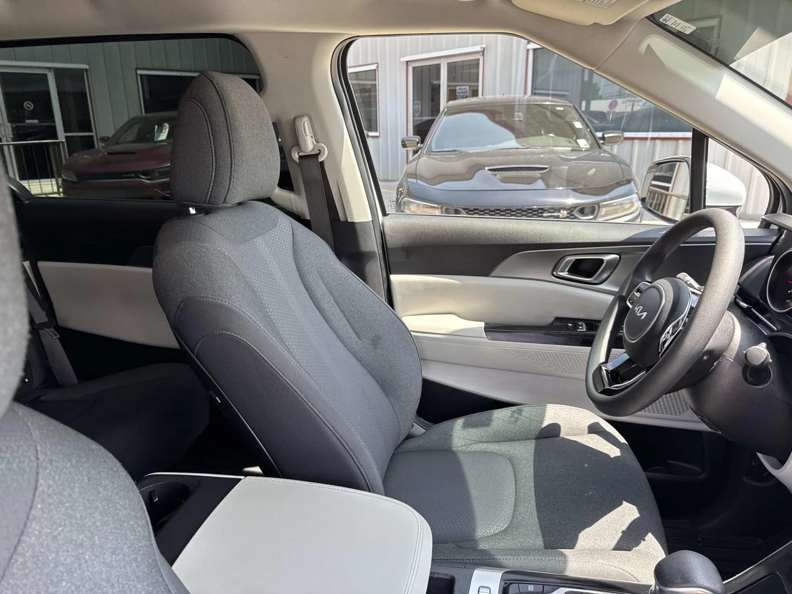 Used 2024 White Kia LX image 10