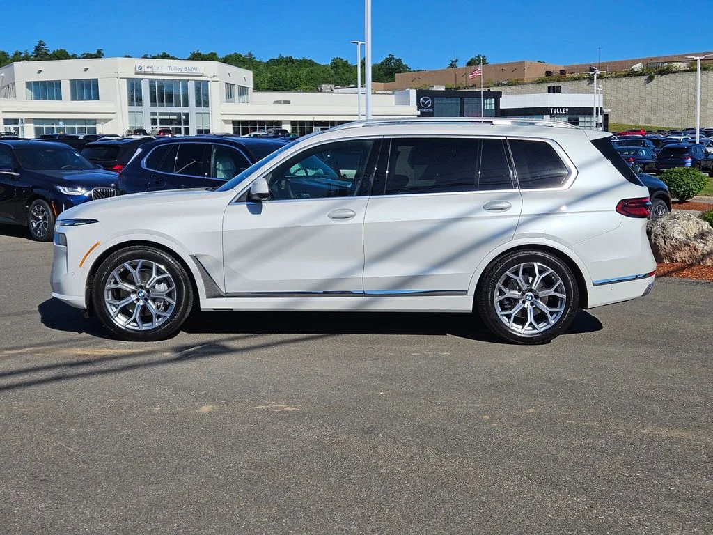 Used 2026 Mineral White Metallic BMW xDrive40i image 4