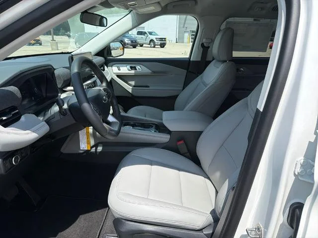 New 2026 Star White Metallic Tri-Coat Ford Active image 41