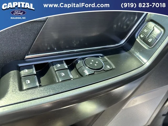 Used 2025 White Ford Lariat image 21